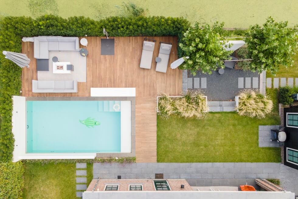 Stijlvolle kindvriendelijke tuin met zwembad