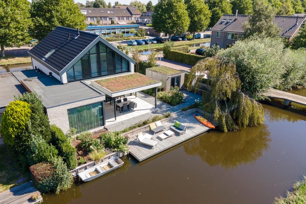 Strakke moderne tuin: één geheel met de woning